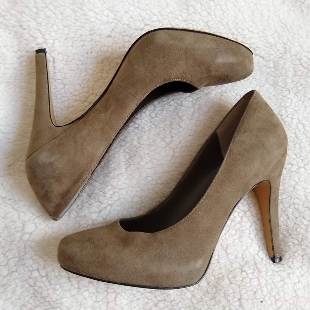 JS Jessica Simpson Grey Pumps; 7.5